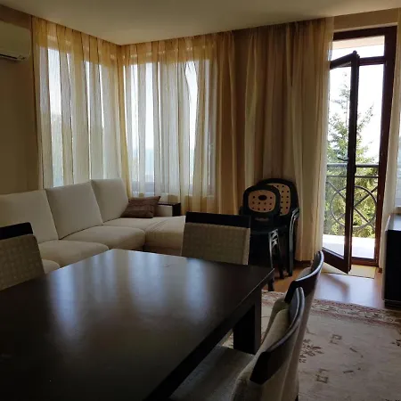 Golden Sands Rentals Apartments Appartement